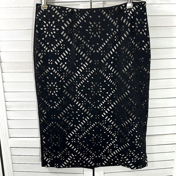 Chico's Pencil Skirt Size 0 Size 4 Cutwork Black & Nude - Picture 3 of 16